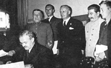La firma del pacto nazi-soviético Von Ribbentrop-Molotov