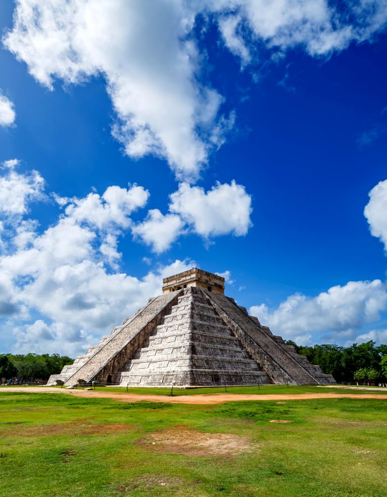 https://portalacademico.cch.unam.mx/sites/default/files/styles/thumbnail/public/2022-03/breathtaking-view-of-the-pyramid-in-the-archaeological-site-of-chichen-itza-in-yucatan-mexico.jpg?itok=Cd9181mI